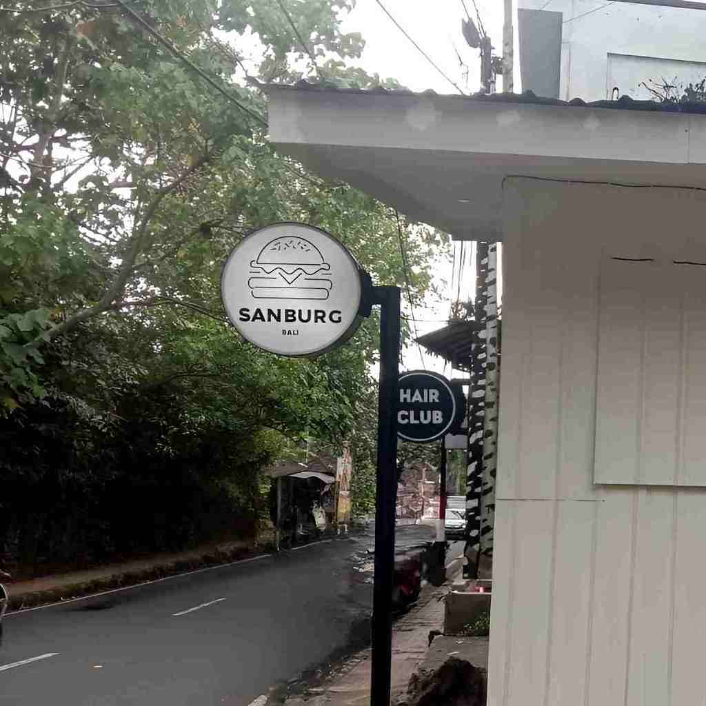 Neon Box Banyumas