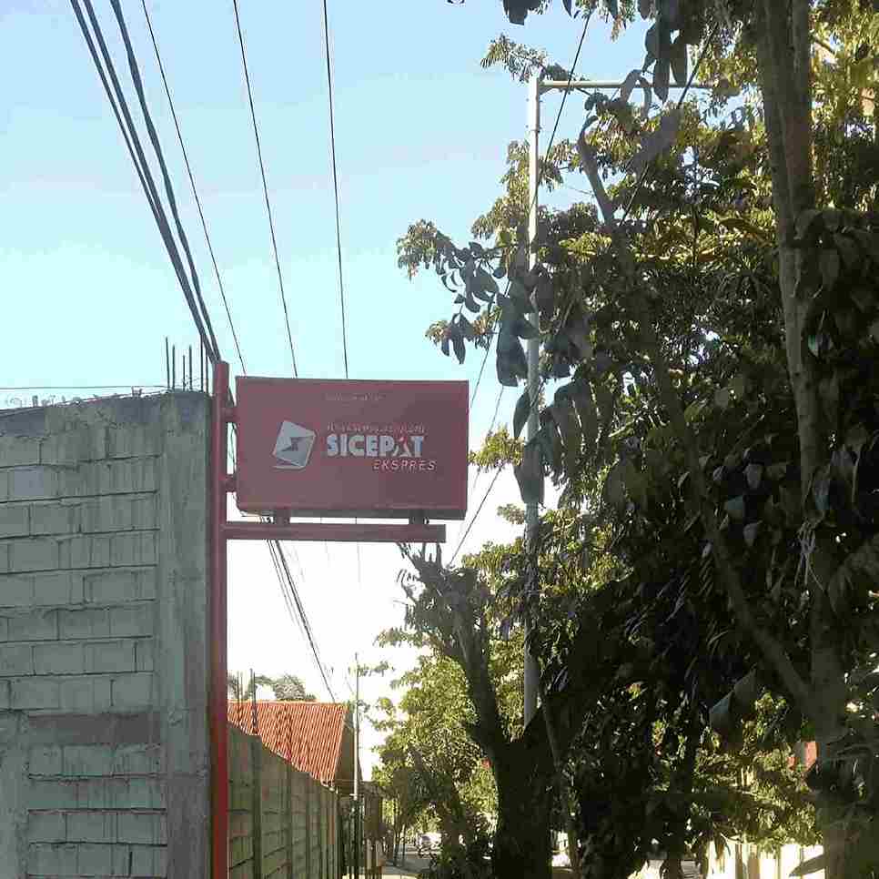 Bikin Neon Box Trenggalek